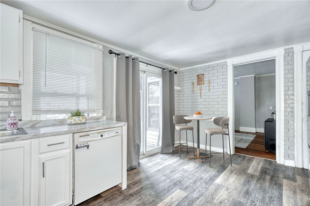 528 Post Avenue Rochester, NY 14619 - Photo 11 of 24