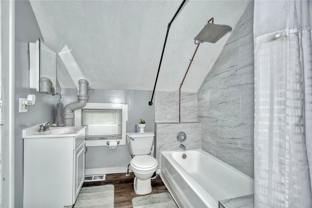 528 Post Avenue Rochester, NY 14619 - Photo 14 of 24