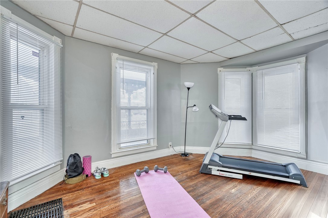 528 Post Avenue Rochester, NY 14619 - Photo 3 of 24