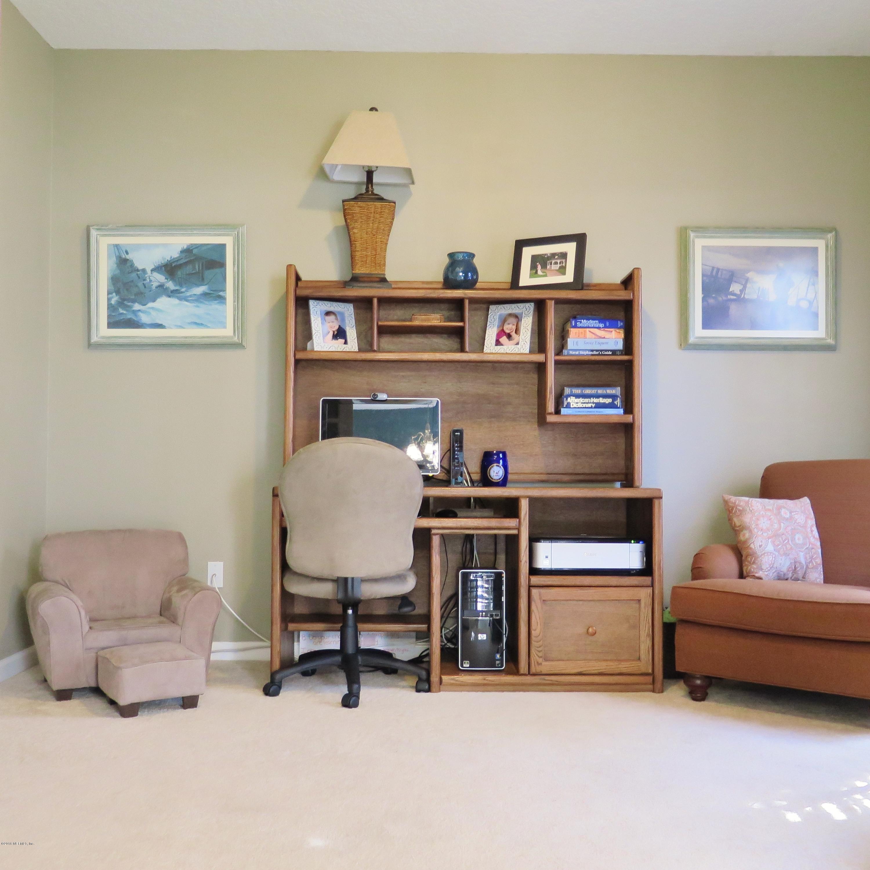16504 Tisons Bluff Road Jacksonville, FL 32218 - Photo 4 of 34 a living room with furniture and a piano
