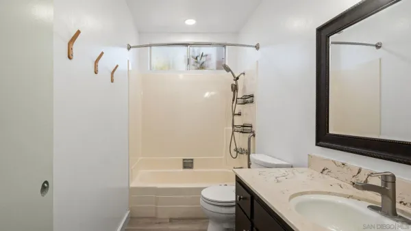 $4,275 | 1695 Kenora Drive, Escondido, CA 92027