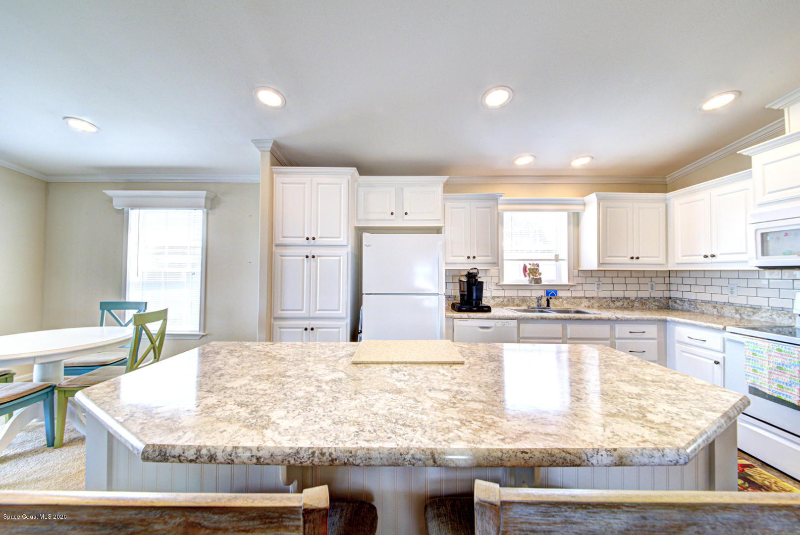 1256 Shell Court Northeast Palm Bay, FL 32907 - Photo 19 of 40 kitchen with island bar