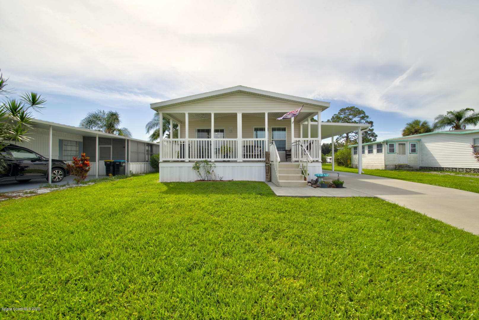 1256 Shell Court Northeast Palm Bay, FL 32907 - Photo 3 of 40 front yard