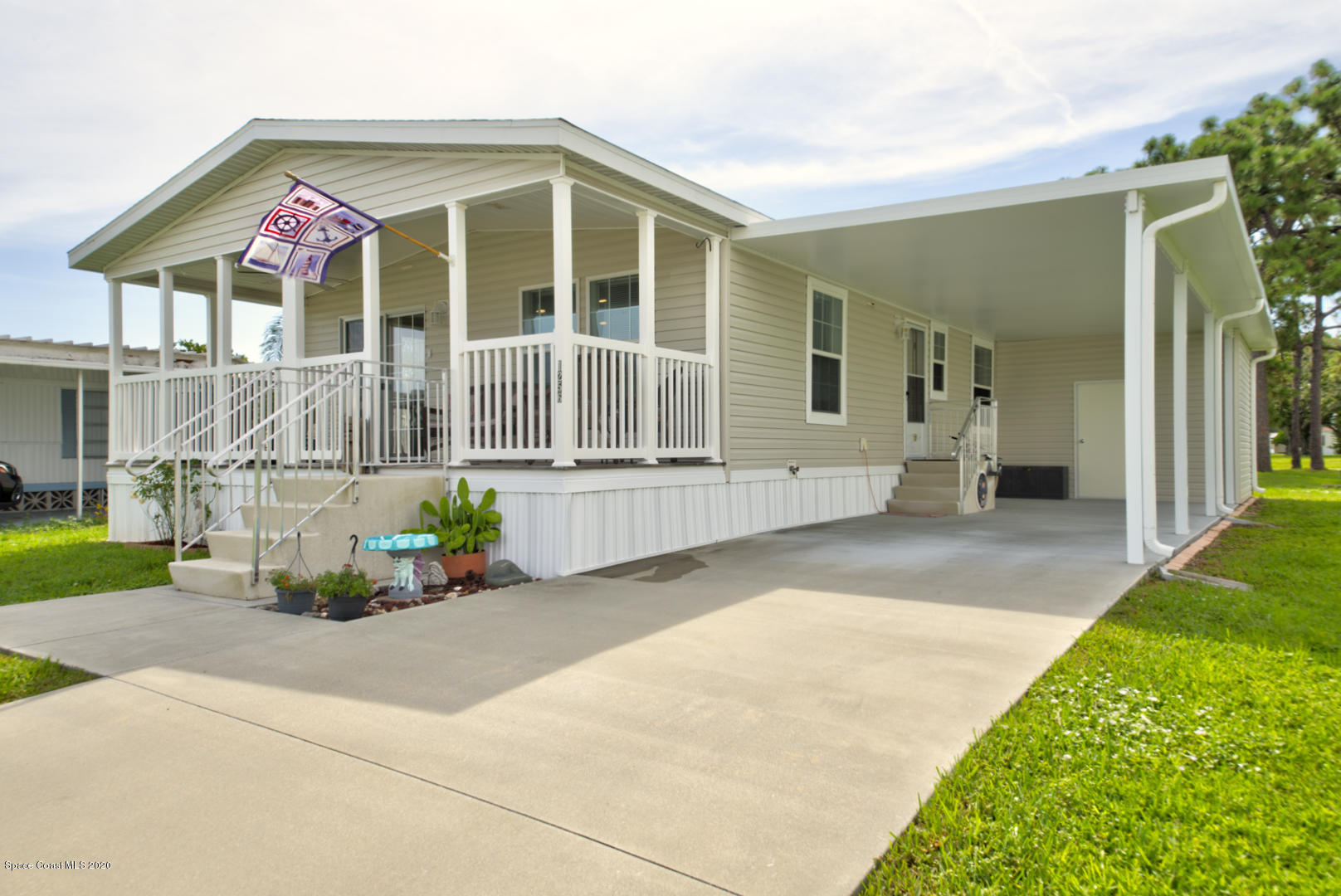 1256 Shell Court Northeast Palm Bay, FL 32907 - Photo 10 of 40 front of house right