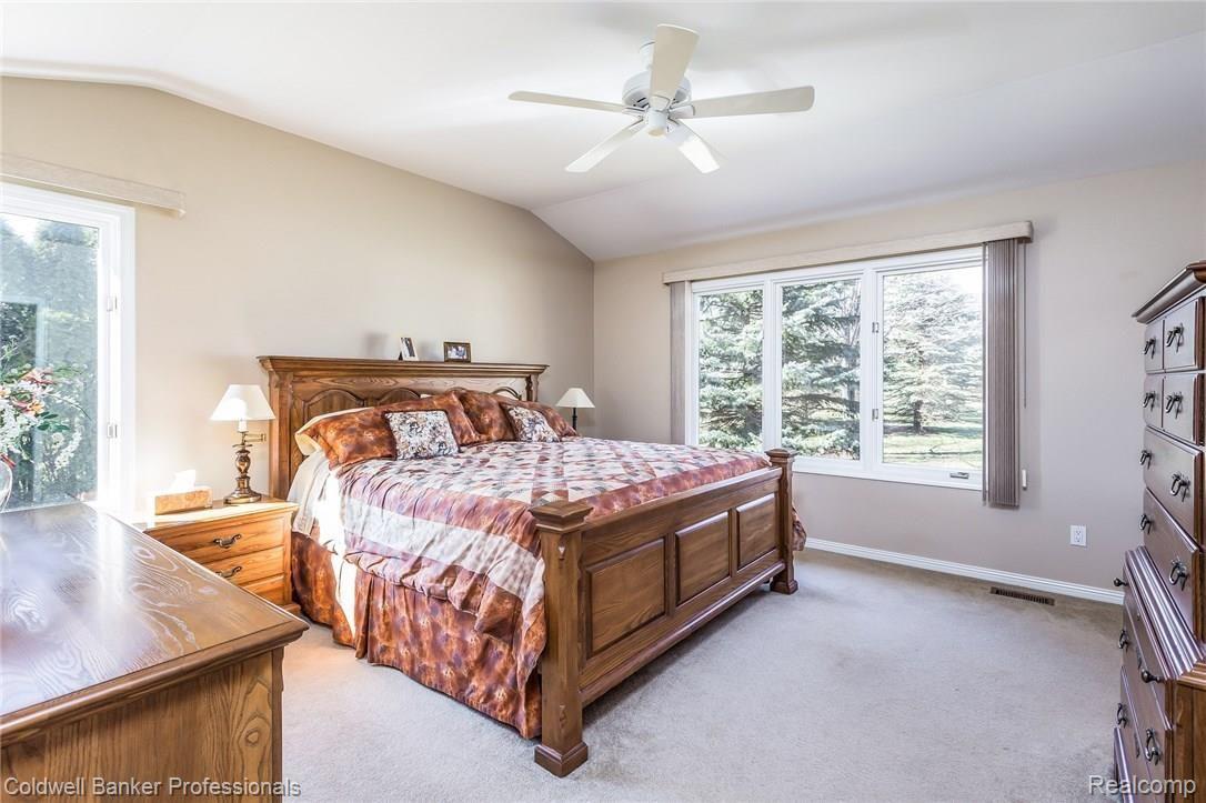 836 Shortridge Avenue Rochester, MI 48307 - Photo 17 of 51 017-Master_Bedroom-3869014-medium.jpg