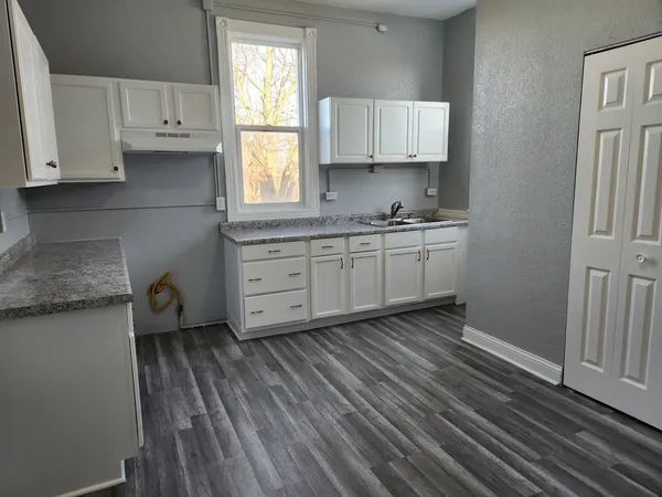 $1,800 | 7 National Street, Unit 7, Elgin, IL 60123