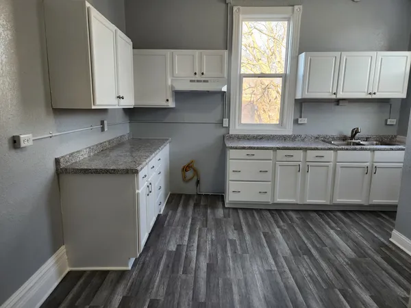 $1,800 | 7 National Street, Unit 7, Elgin, IL 60123