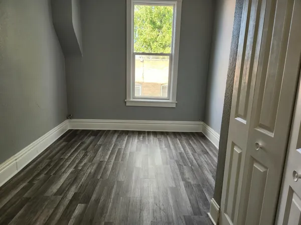 $1,800 | 7 National Street, Unit 7, Elgin, IL 60123