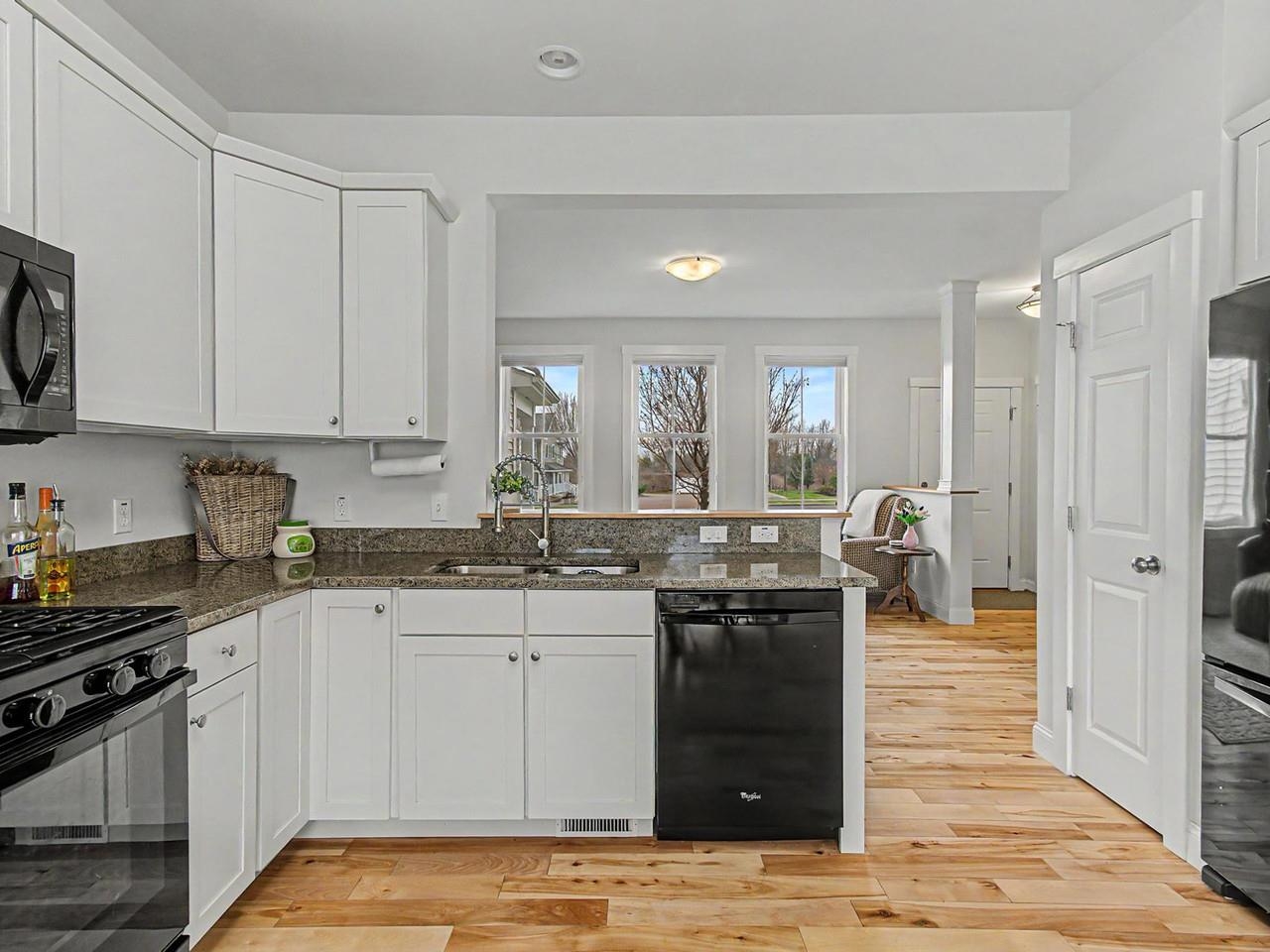 123 South Jefferson Road South Burlington, VT 05403 - Photo 14 of 35