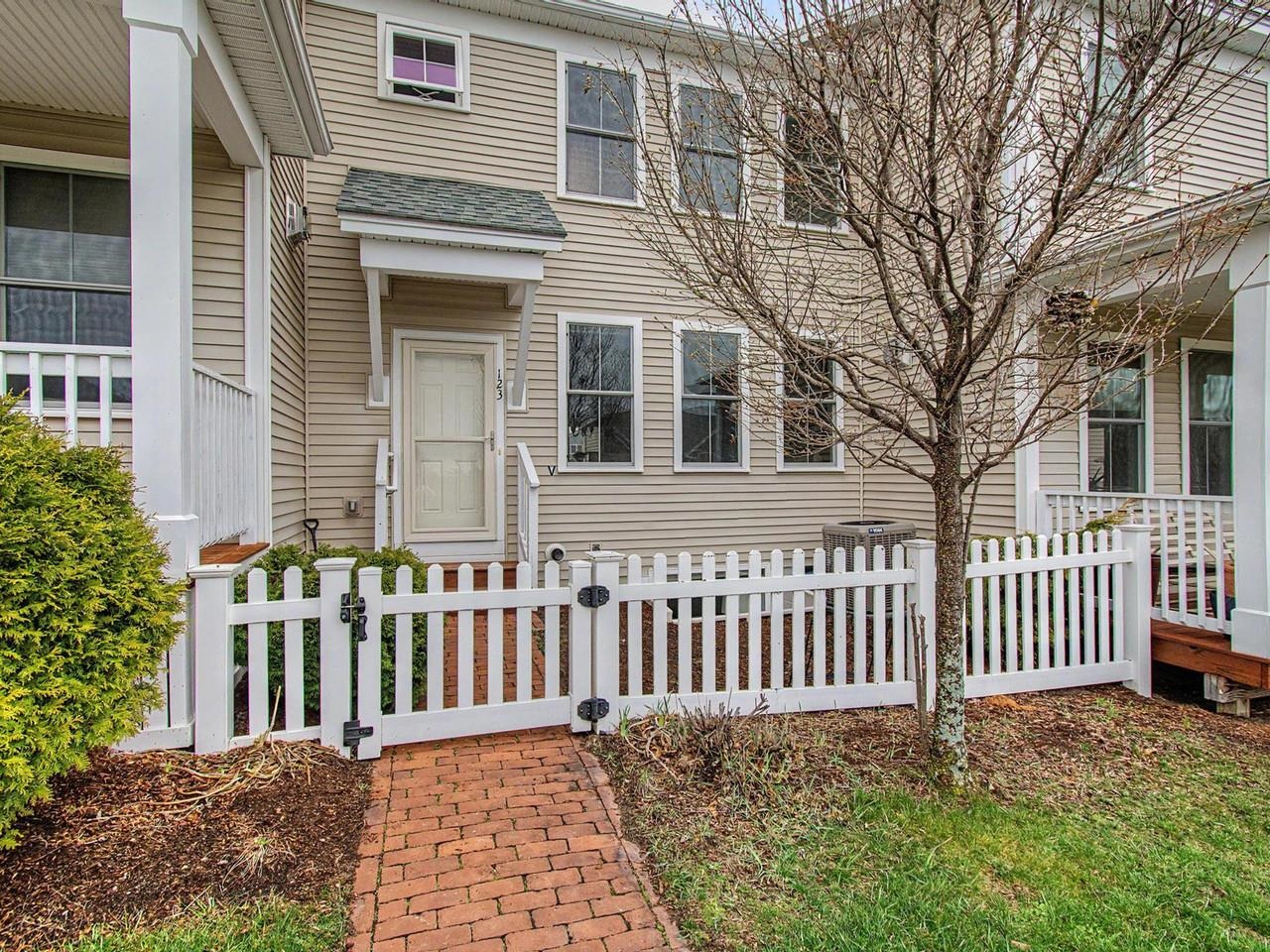 123 South Jefferson Road South Burlington, VT 05403 - Photo 2 of 35