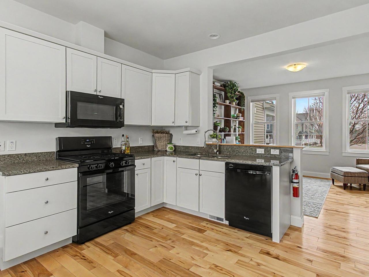 123 South Jefferson Road South Burlington, VT 05403 - Photo 3 of 35