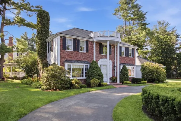 $1,549,000 | 2 Russell Road, Lynnfield, MA 01940