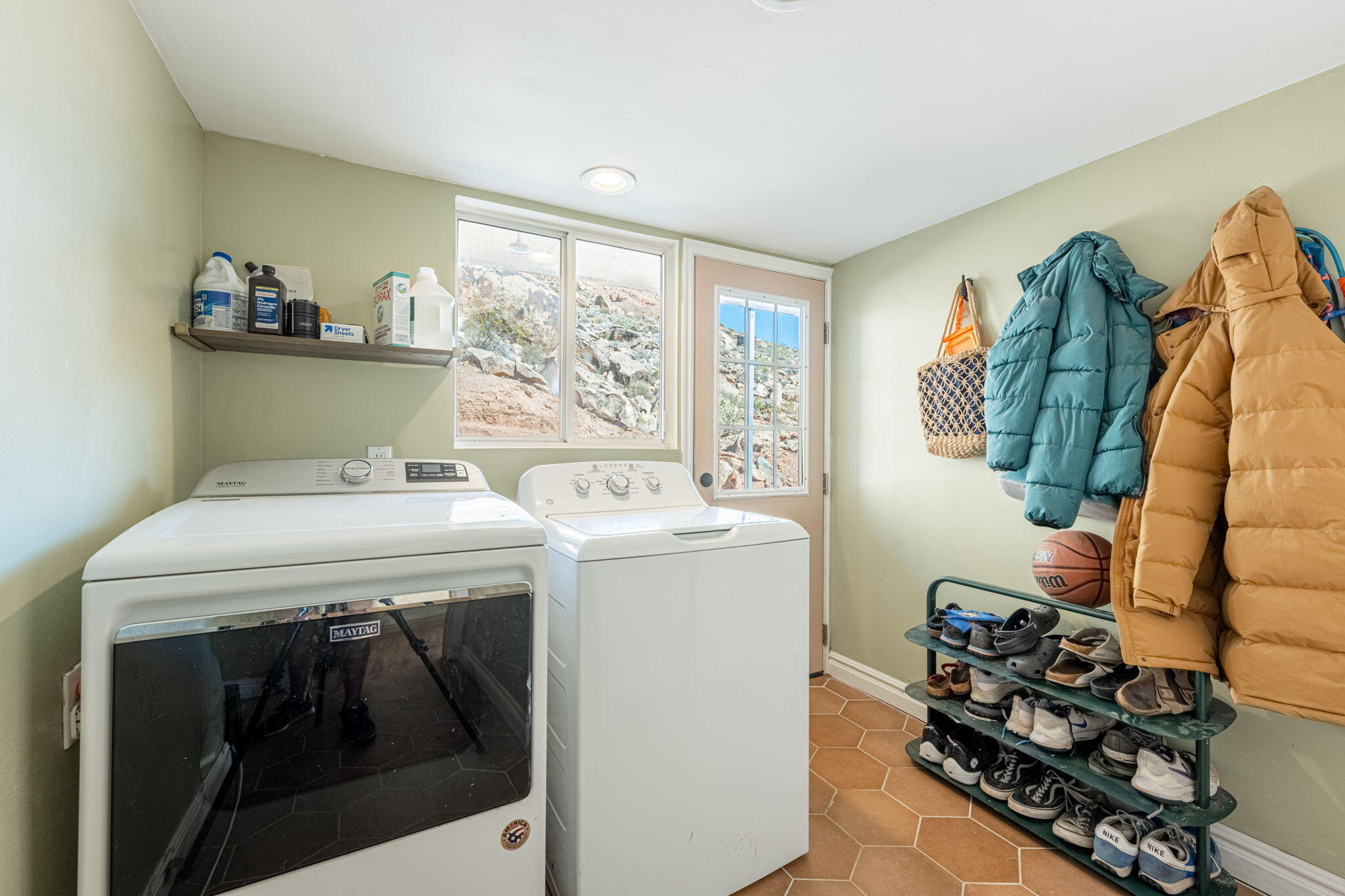 3263 Inca Circle St. George, UT 84790 - Photo 14 of 36 Laundry Main Level