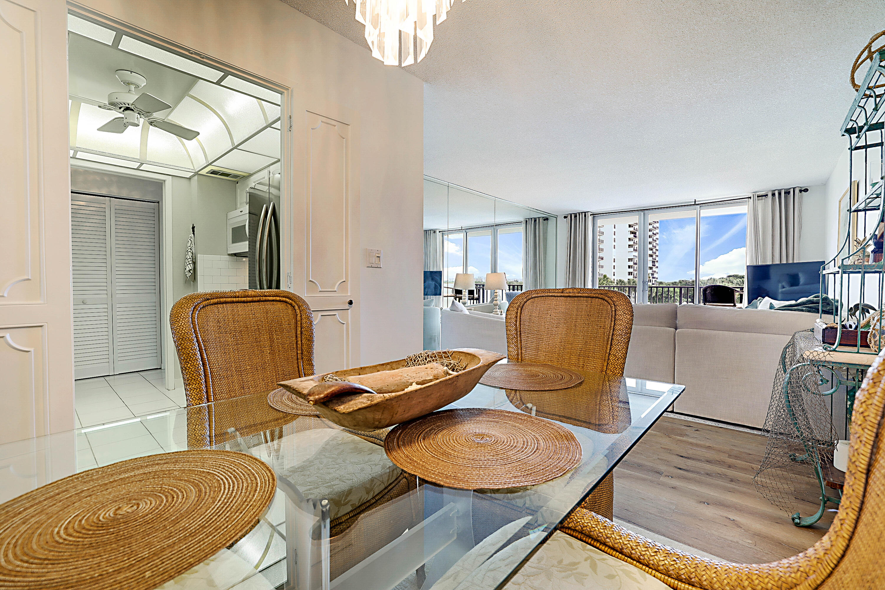 2121 North Ocean Boulevard, Unit 407W Boca Raton, FL 33431 - Photo 13 of 60 Dining area