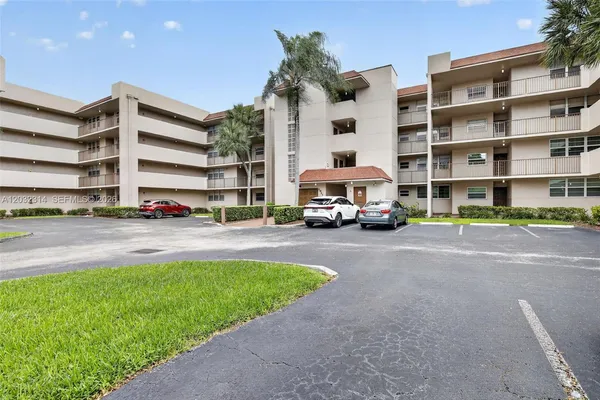 $290,000 | 1911 Sabal Palm Drive, Unit 202, Davie, FL 33324