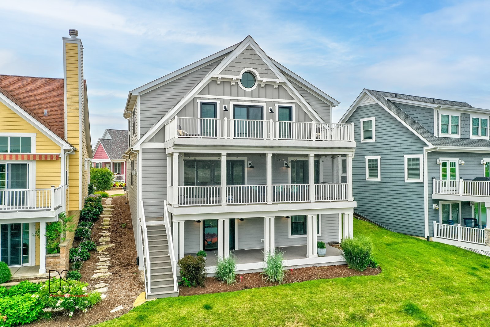 14 Waterside Way Ottawa, IL 61350 - Photo 11 of 36 a front view of a house with a yard