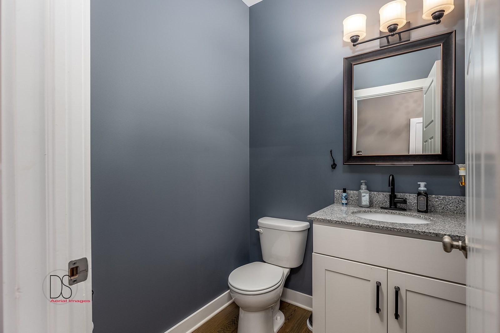 14 Waterside Way Ottawa, IL 61350 - Photo 17 of 36 a bathroom with a toilet sink and mirror