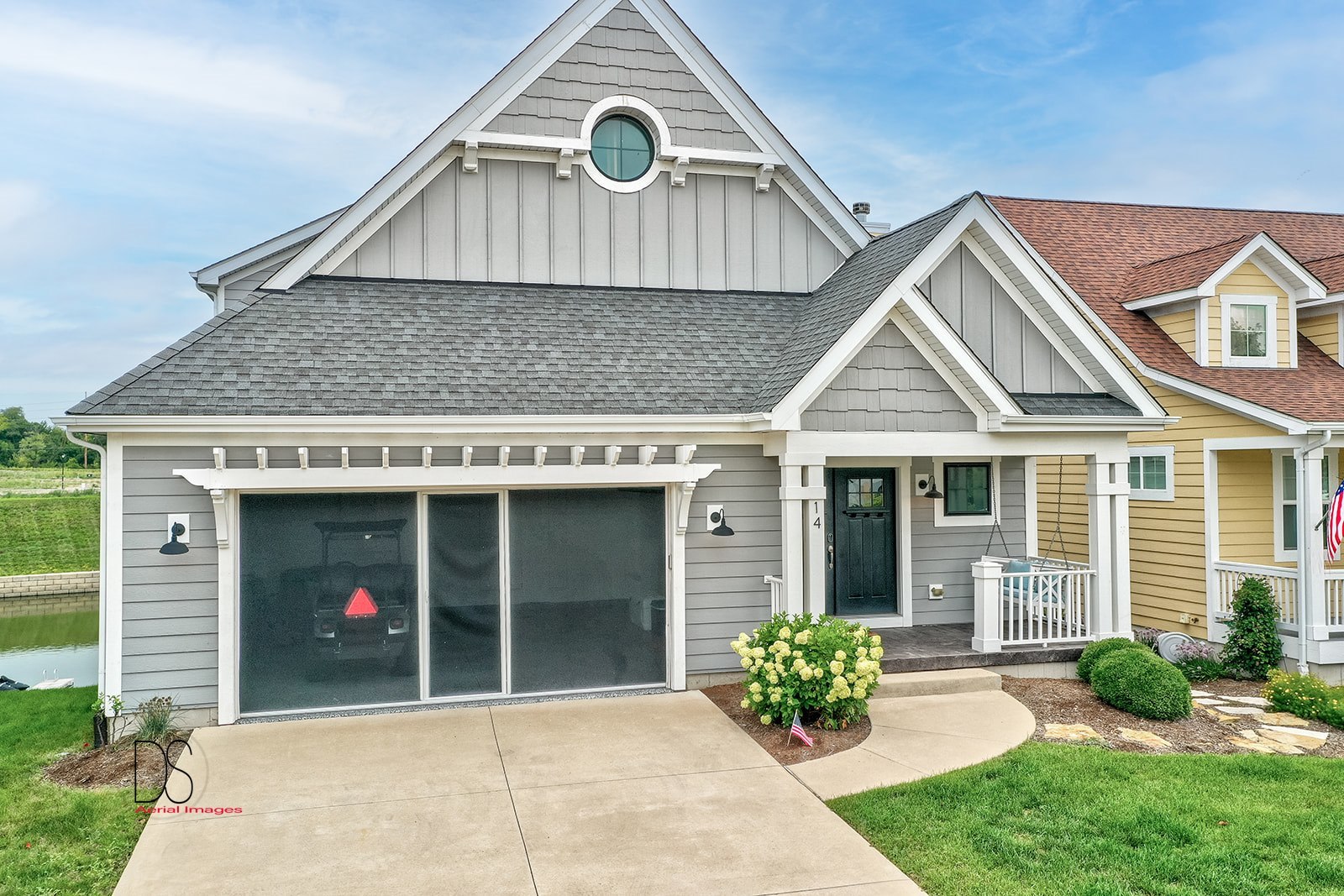 14 Waterside Way Ottawa, IL 61350 - Photo 3 of 36 a front view of a house with garden