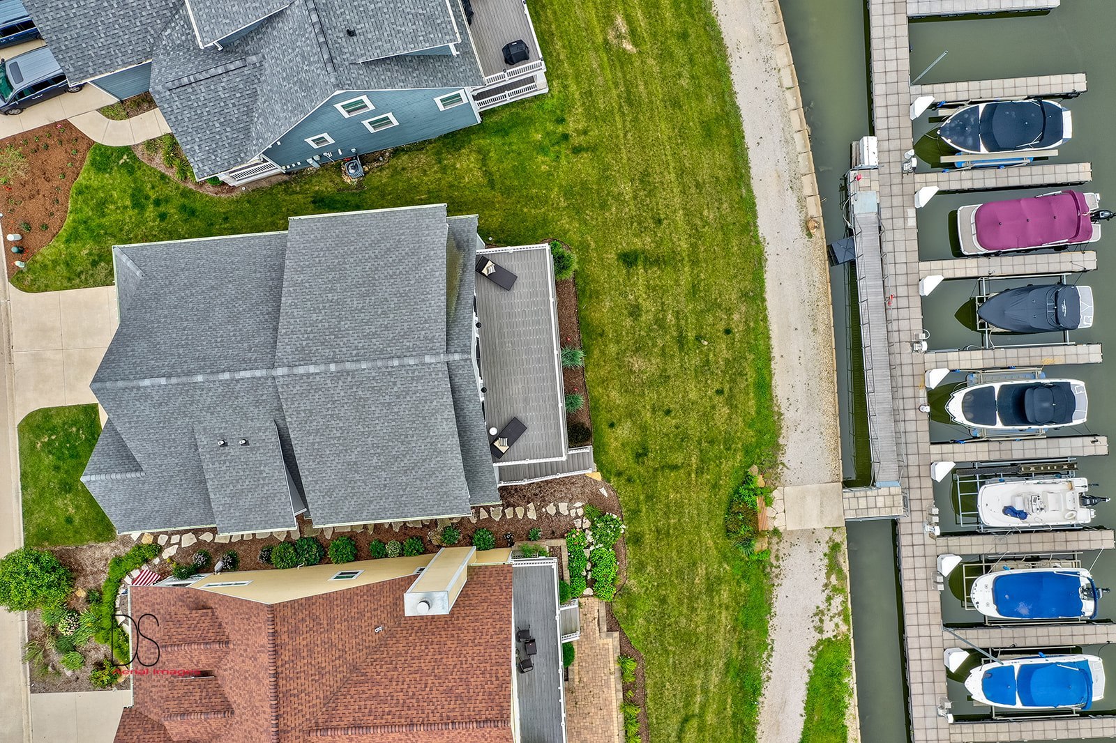 14 Waterside Way Ottawa, IL 61350 - Photo 4 of 36 an aerial view of multiple houses with yard