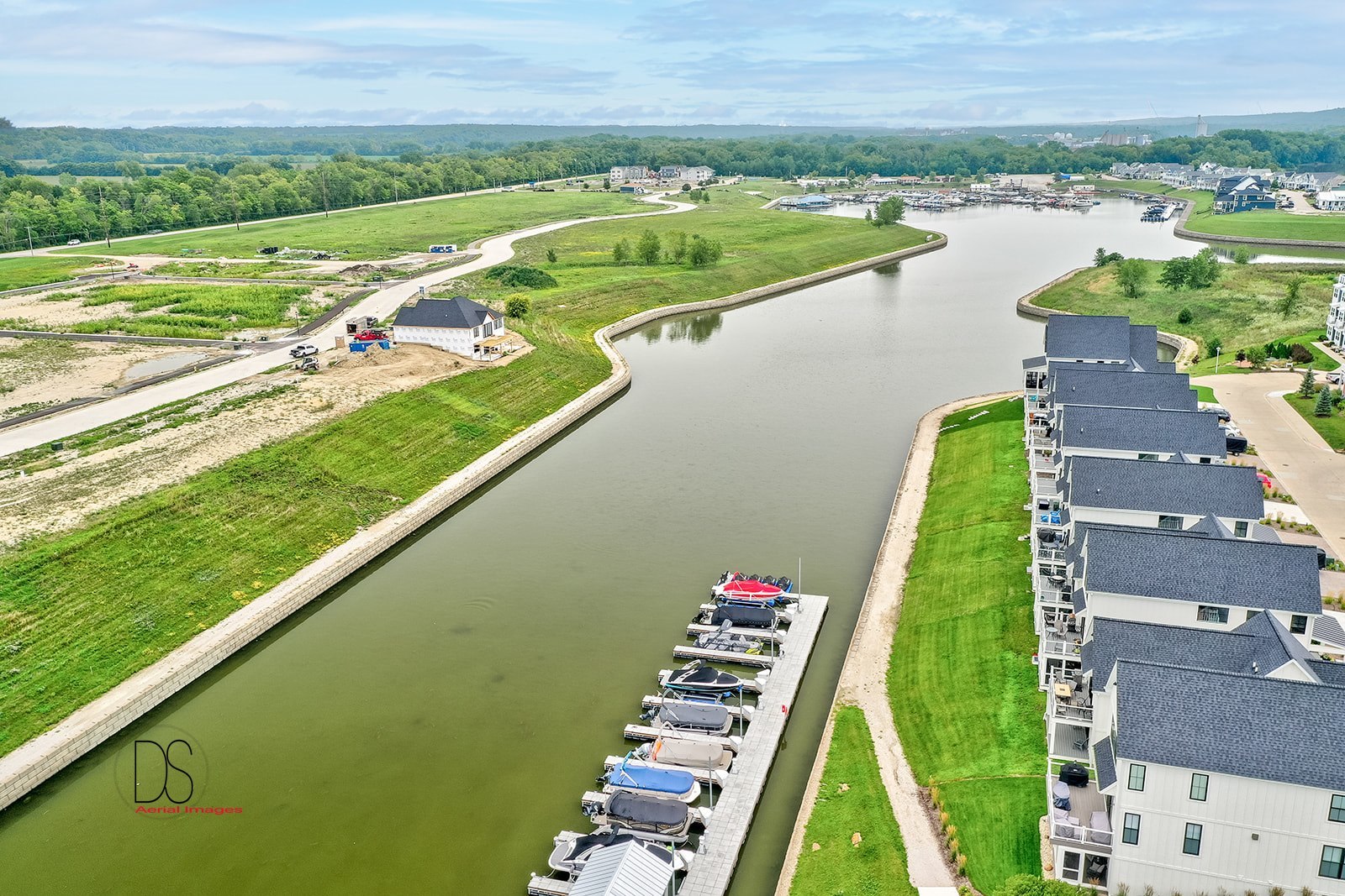 14 Waterside Way Ottawa, IL 61350 - Photo 5 of 36 a view of a city from a balcony