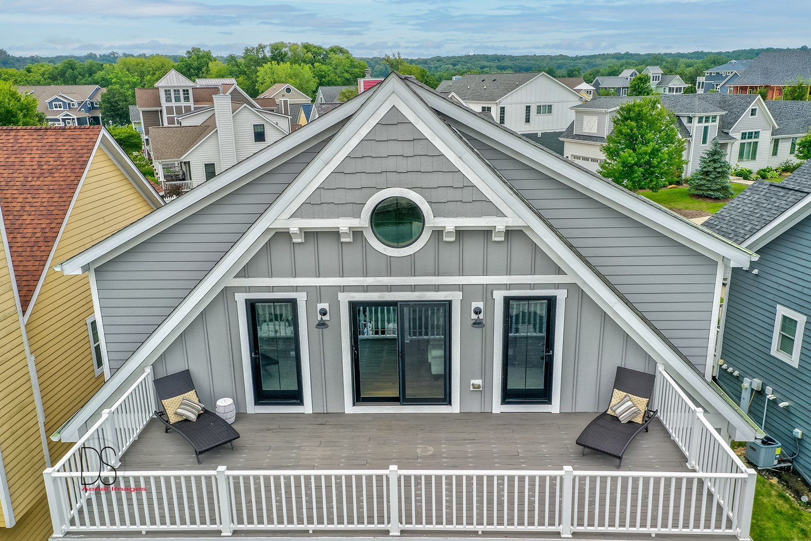 14 Waterside Way Ottawa, IL 61350 - Photo 6 of 36 a view of a house with a balcony and wooden floor