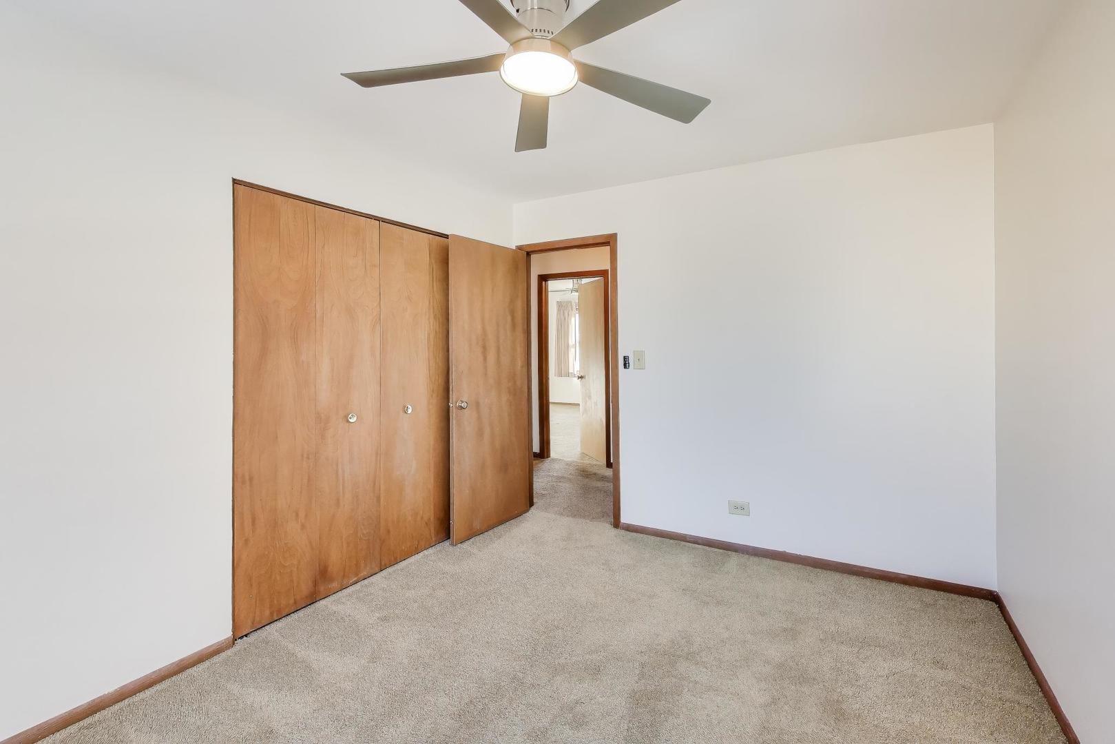 549 Ridgewood Lane Buffalo Grove, IL 60089 - Photo 15 of 17 an empty room with closet and a chandelier fan