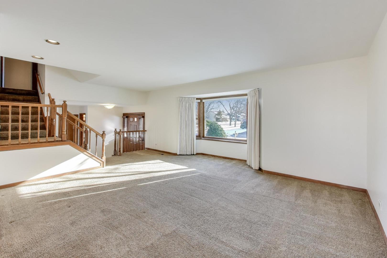 549 Ridgewood Lane Buffalo Grove, IL 60089 - Photo 4 of 17 a view of empty room with a flat screen tv