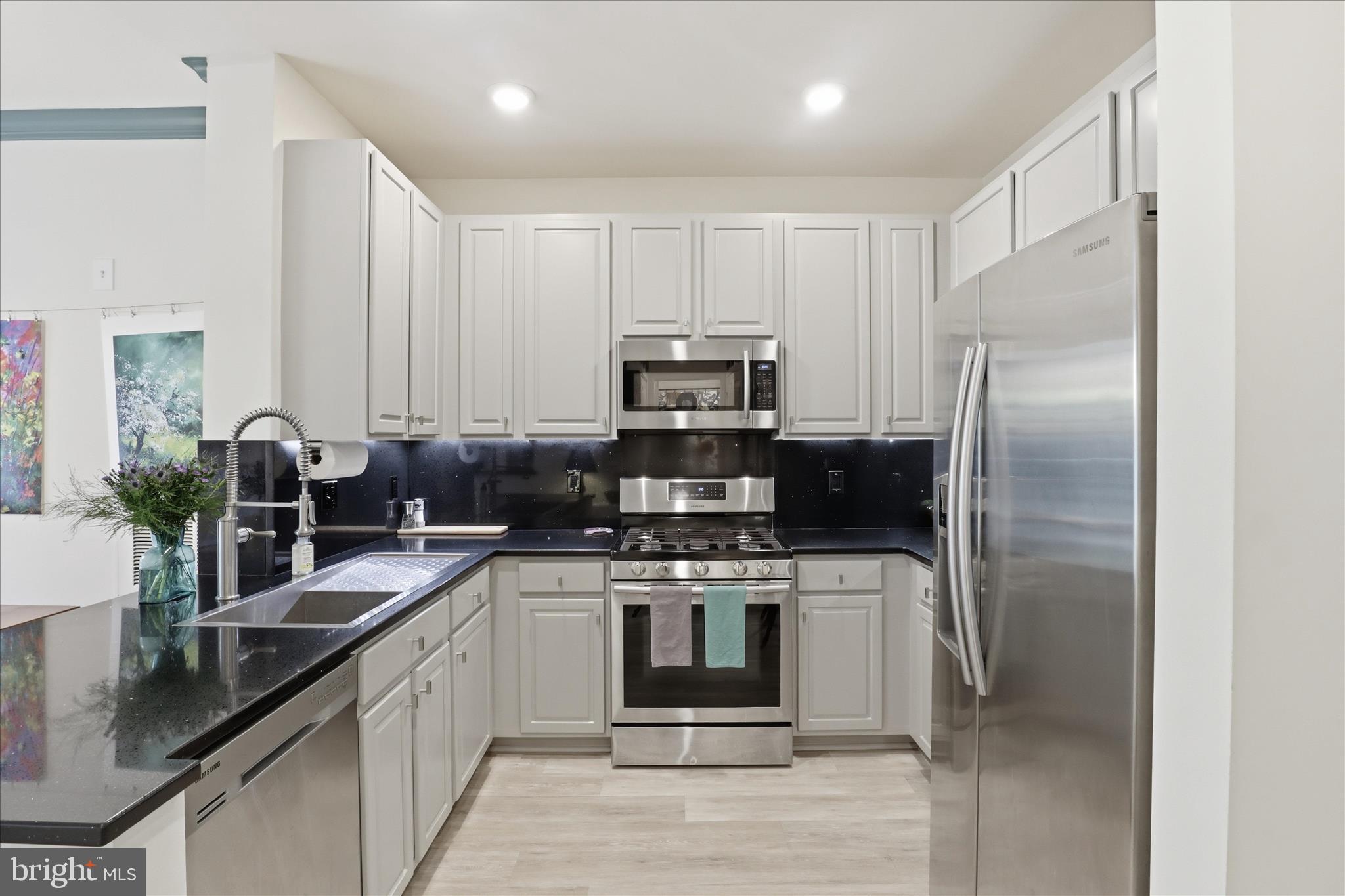 12001 Market Street, Unit 177 Reston, VA 20190 - Photo 10 of 63 Kitchen - Stainless steel appliances