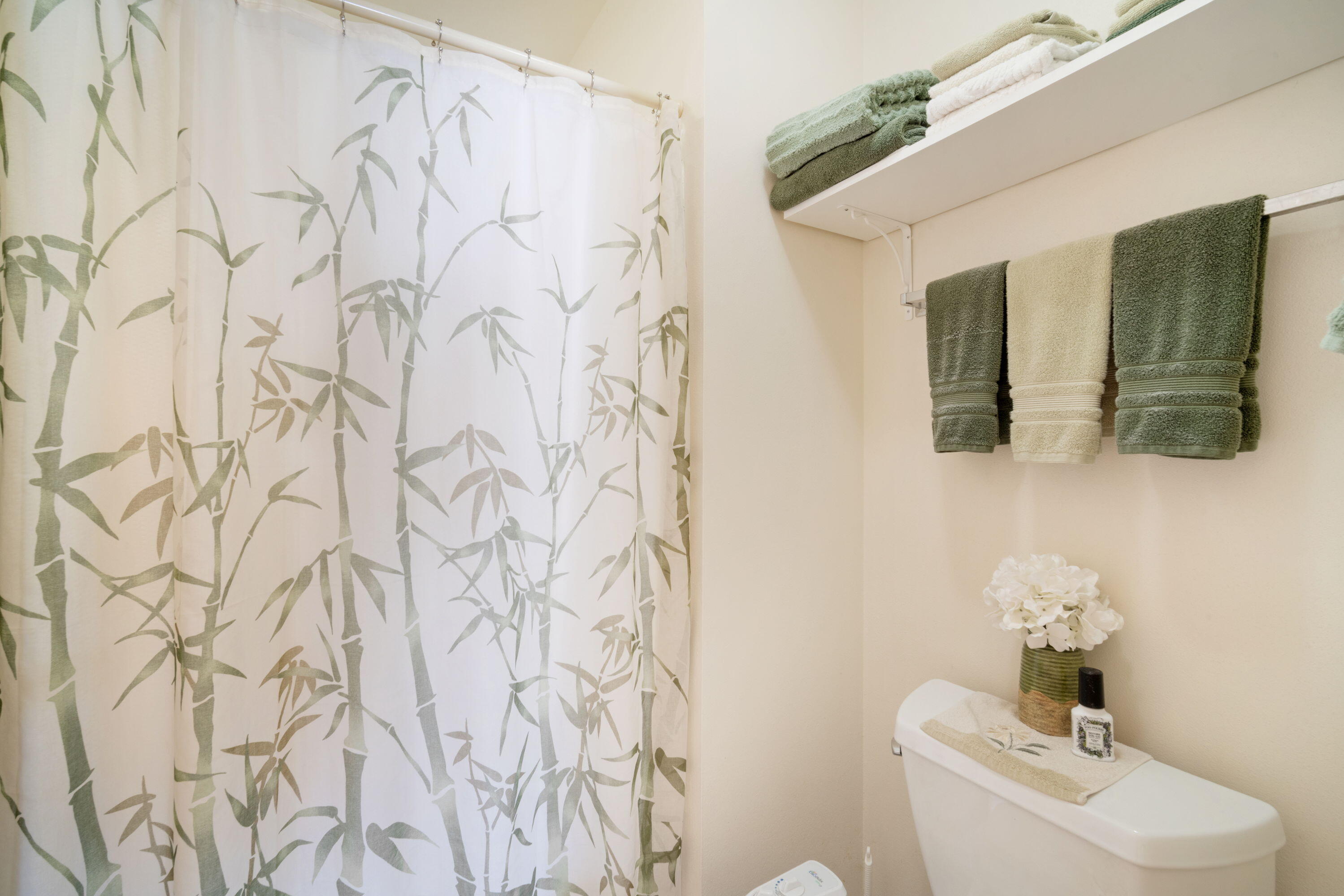 1600 West Green Tree Road, Unit 118 Glendale, WI 53209 - Photo 15 of 27 Ensuite Bathroom