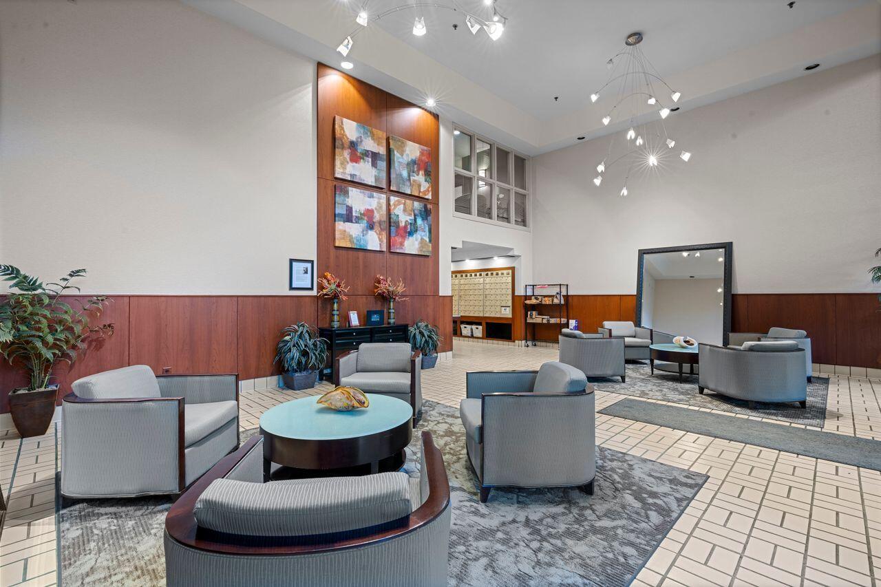 1600 West Green Tree Road, Unit 118 Glendale, WI 53209 - Photo 21 of 27 Lobby