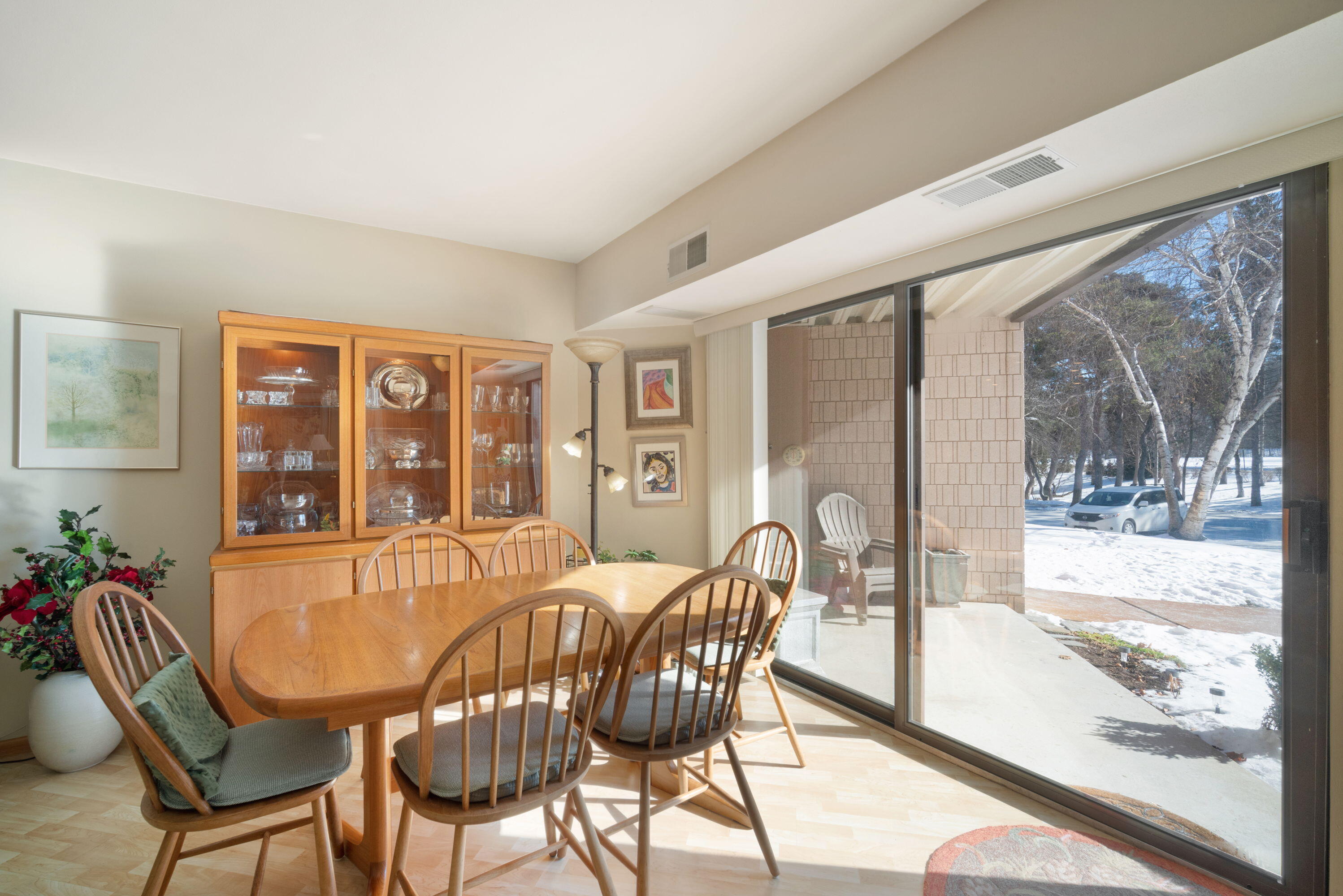 1600 West Green Tree Road, Unit 118 Glendale, WI 53209 - Photo 3 of 27 Dining Area