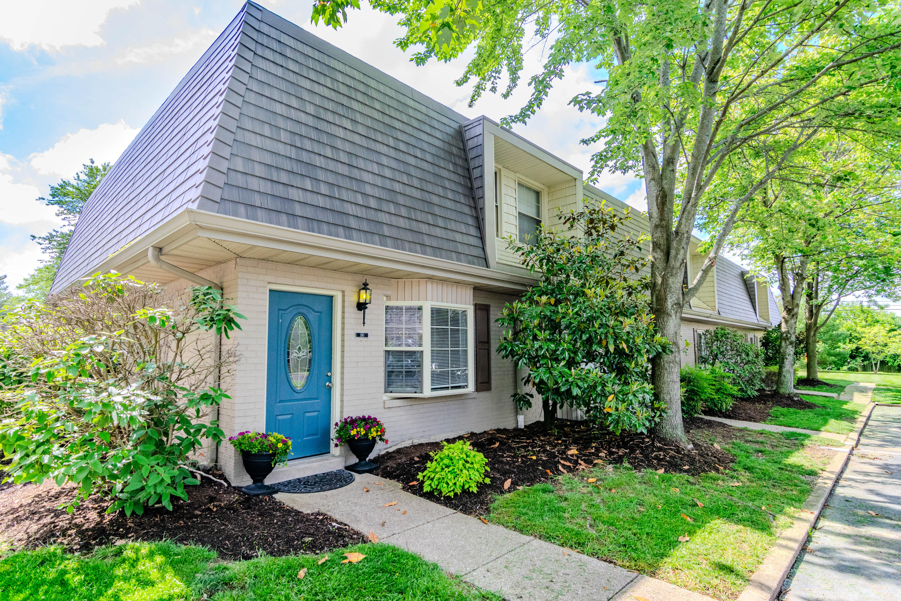 180 Regency Point Path Lexington, KY 40503 - Photo 2 of 29 180RegencyPoint-0106