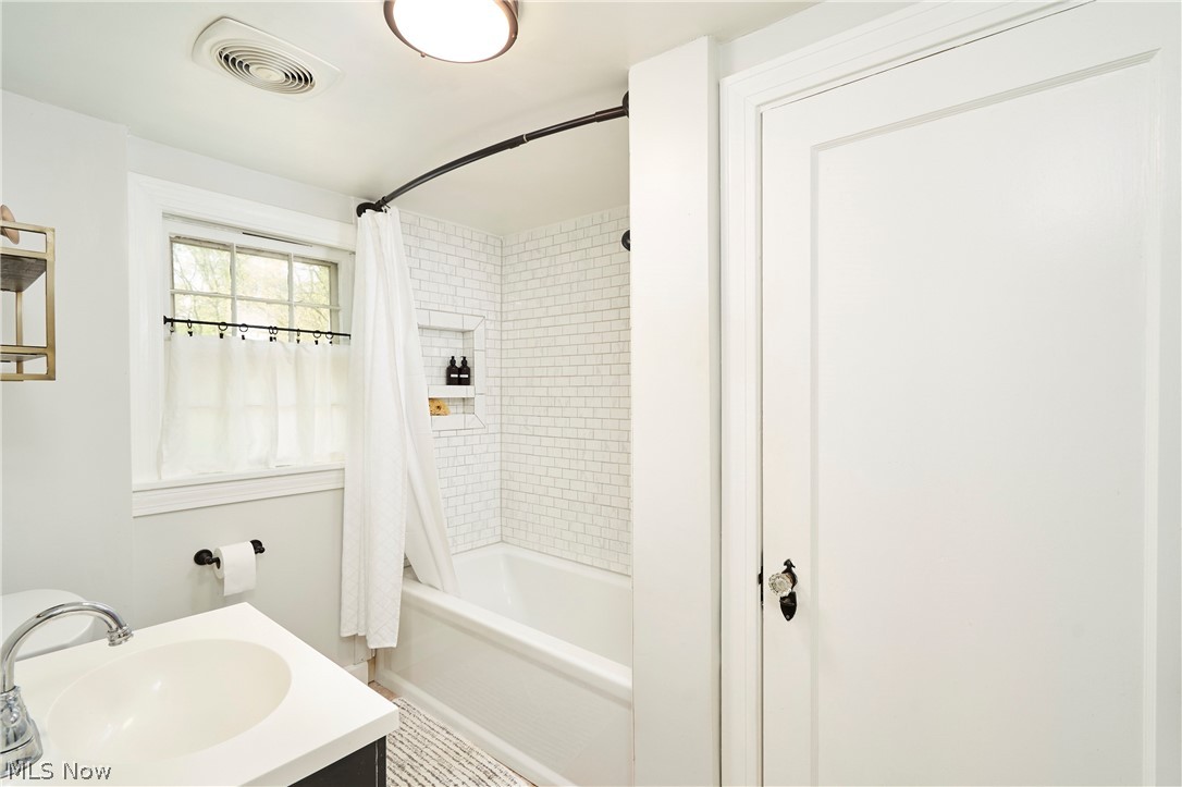 3368 Wadsworth Road Norton, OH 44203 - Photo 19 of 32 2nd floor main bath