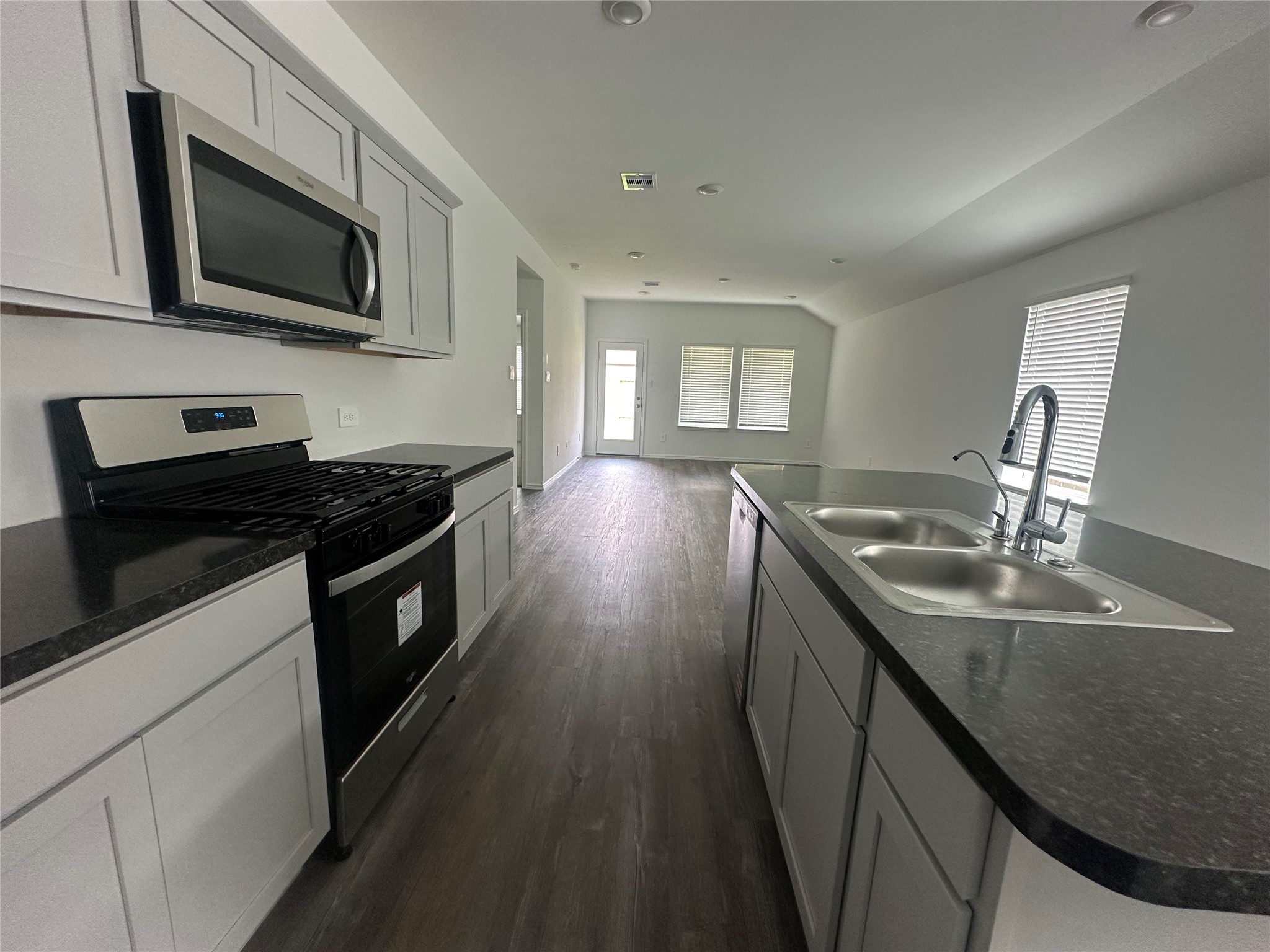 6059 Diamond Vista Court Spring, TX 77373 - Photo 2 of 8 a kitchen that has a sink and a stove