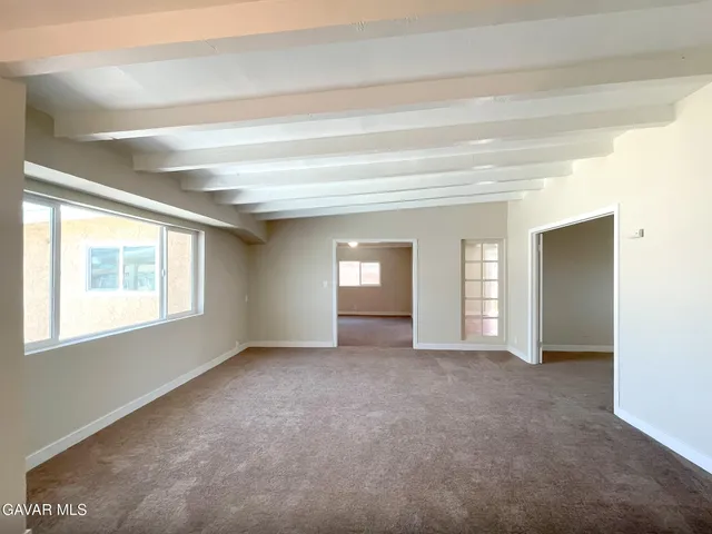 a view of empty room with window