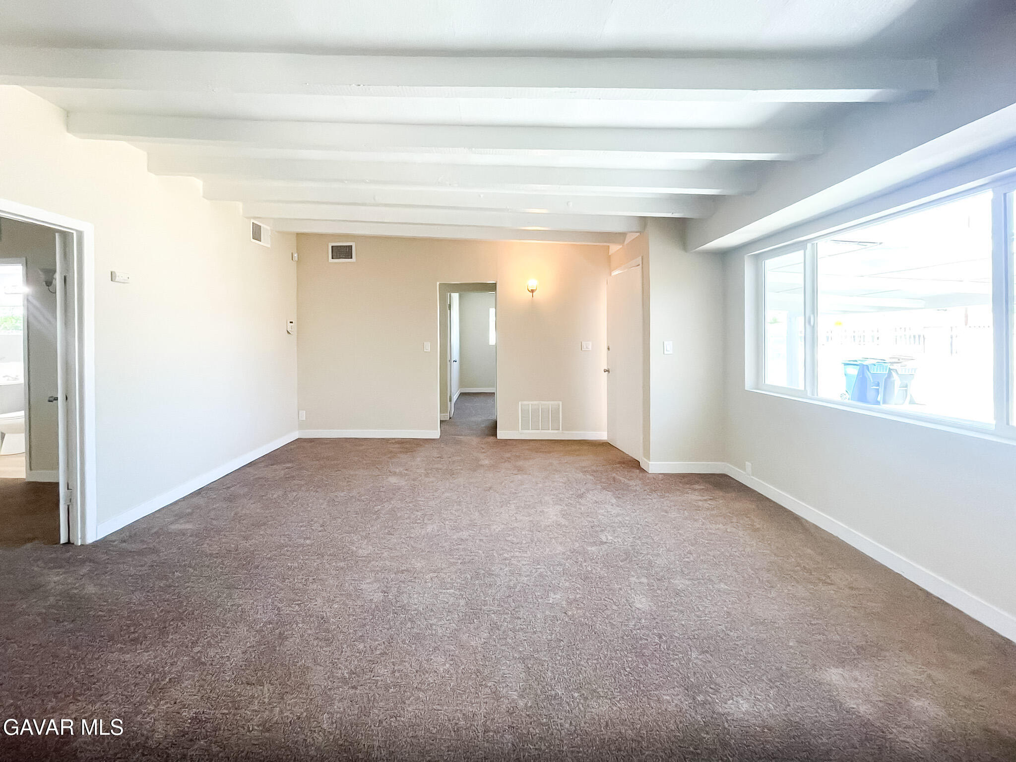 44739 3rd Street East Lancaster, CA 93535 - Photo 21 of 24 an empty room that has a window in it