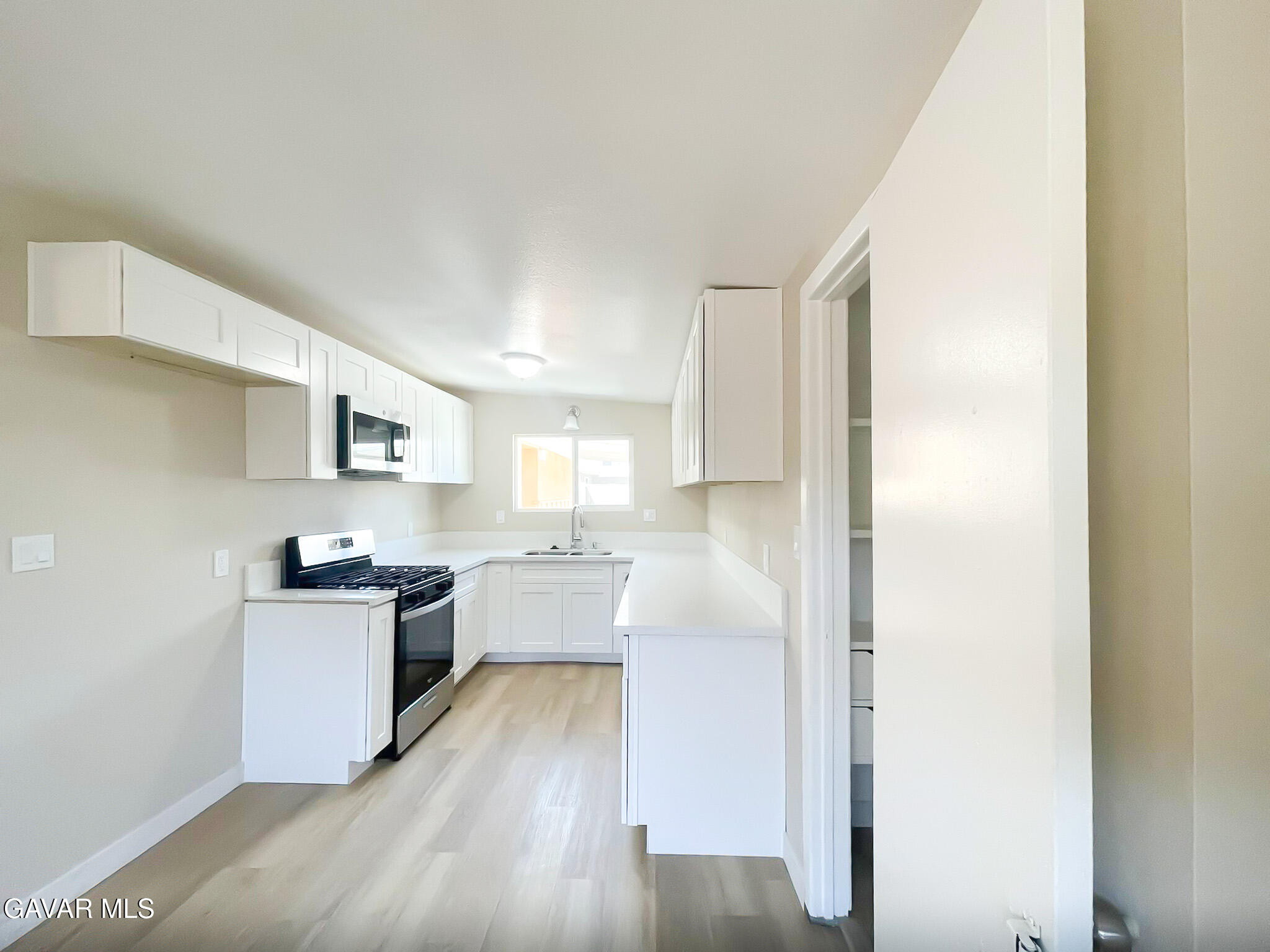 44739 3rd Street East Lancaster, CA 93535 - Photo 7 of 24 NEW KITCHEN