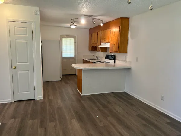$1,325 | 109 Tupperway Drive, Unit A, Summerville, SC 29483