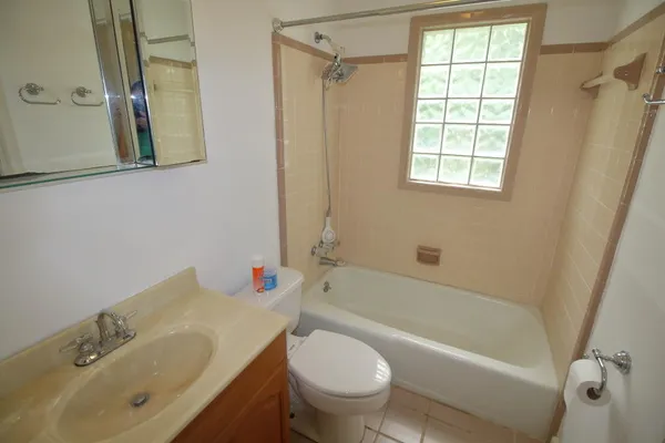 $1,325 | 109 Tupperway Drive, Unit A, Summerville, SC 29483