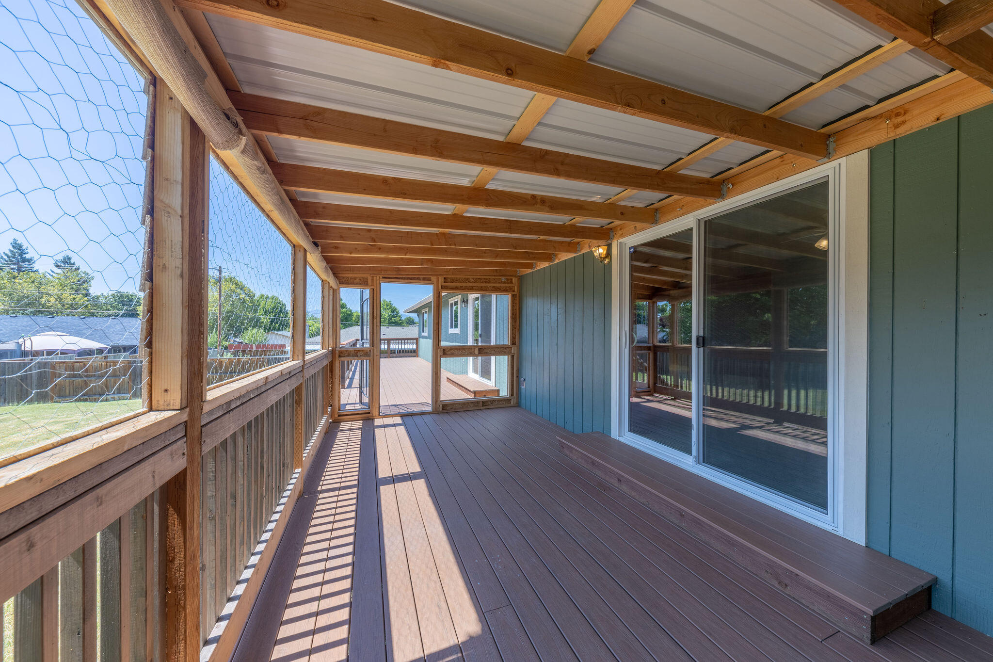 1532 Roberts Road Medford, OR 97504 - Photo 27 of 42 Deck