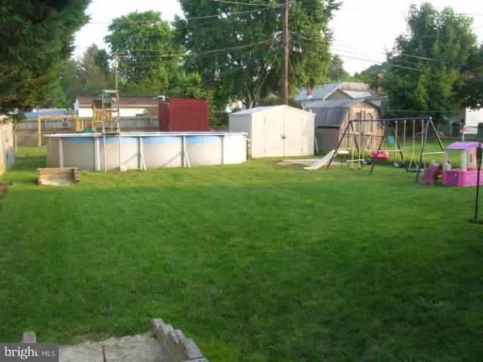 4715 Raspe Avenue Baltimore, MD 21206 - Photo 4 of 16 Back yard