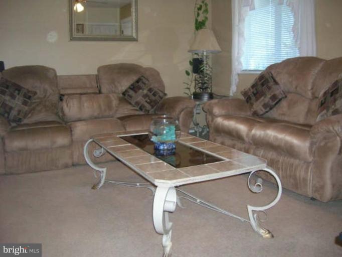 4715 Raspe Avenue Baltimore, MD 21206 - Photo 5 of 16 Living Room
