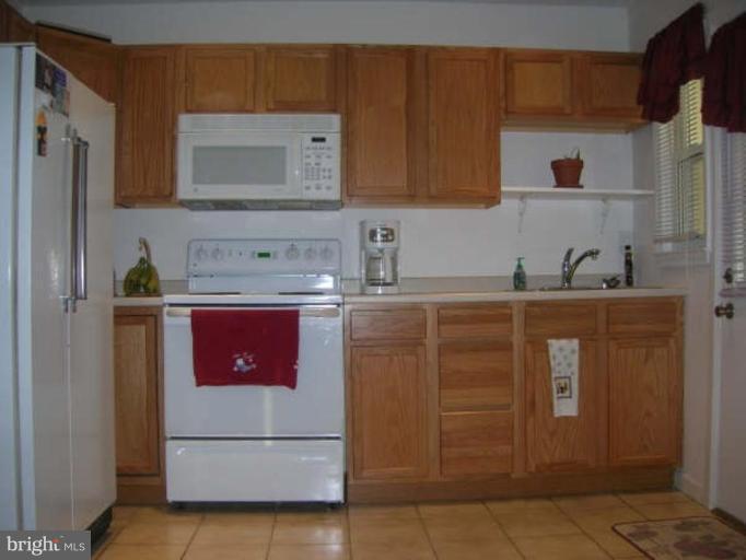 4715 Raspe Avenue Baltimore, MD 21206 - Photo 10 of 16 Kitchen
