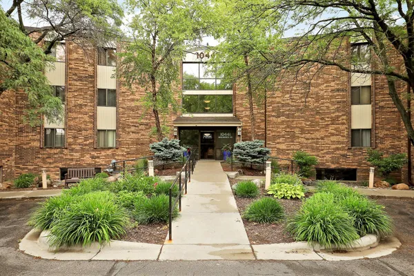 $144,000 | 10441 Greenbrier Road, Unit 222, Minnetonka, MN 55305