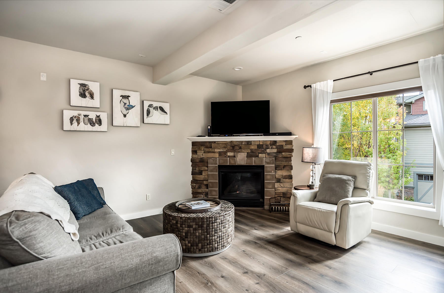 600 Southwest Otter Way Bend, OR 97702 - Photo 20 of 38 Gas fireplace in the great room.