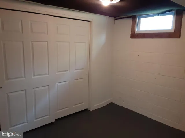an empty room with a empty space