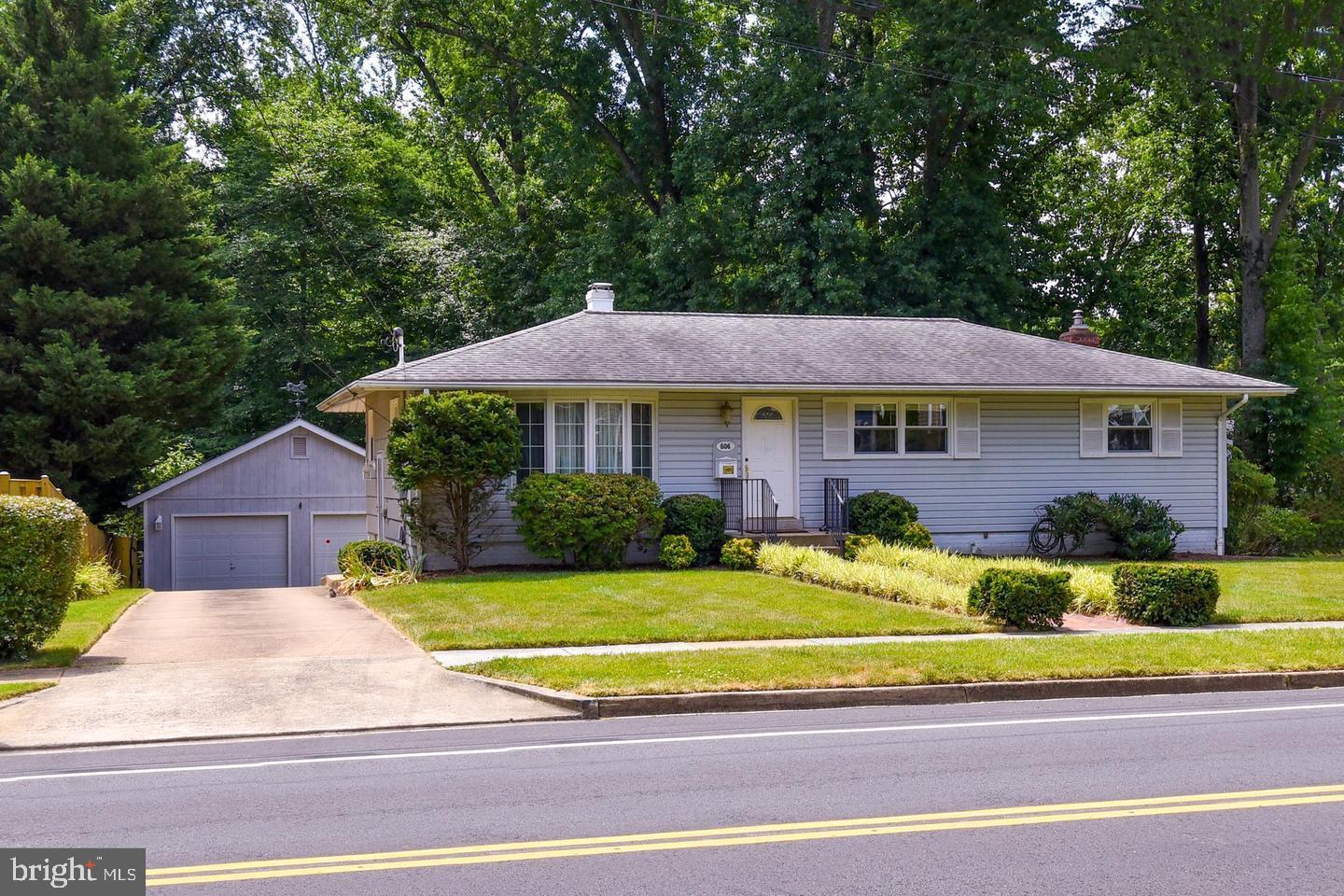 606 Kingsley Road Southwest Vienna, VA 22180 - Photo 2 of 45 2 car garage with remote doors