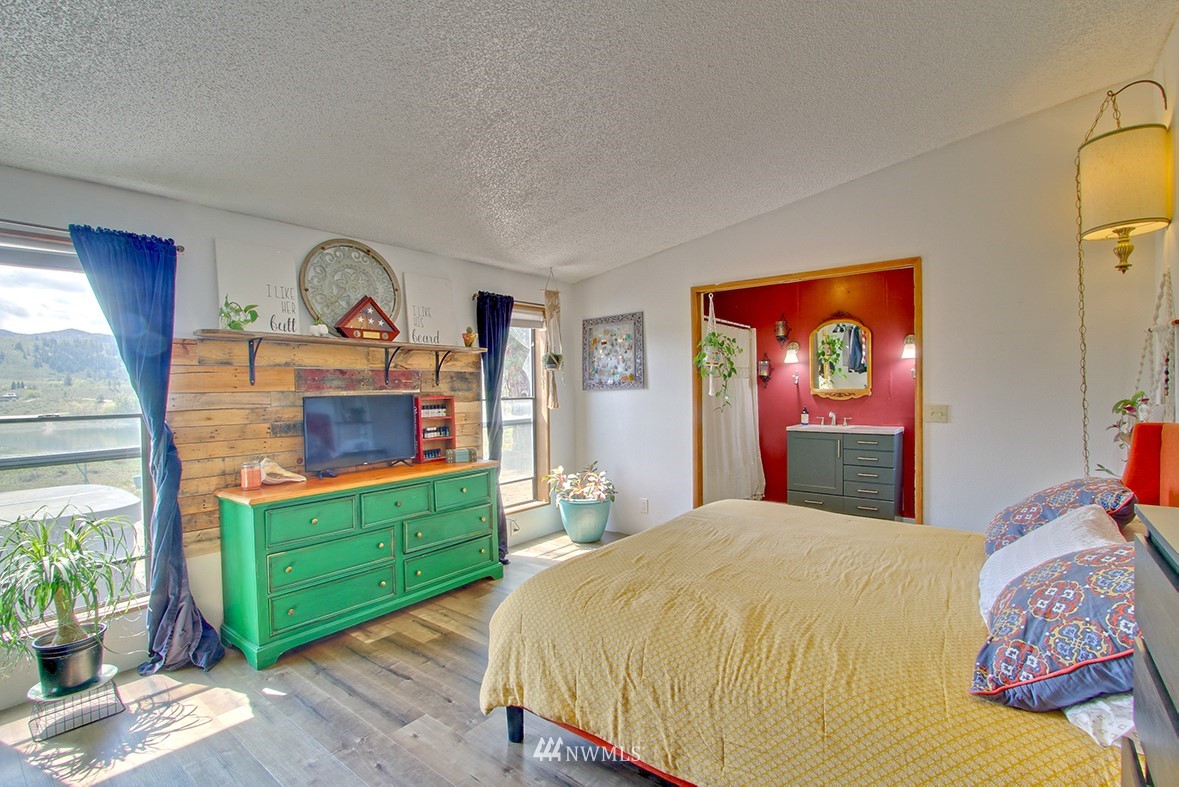 11 Star Flower Road Winthrop, WA 98862 - Photo 5 of 37 Gallery Image 5