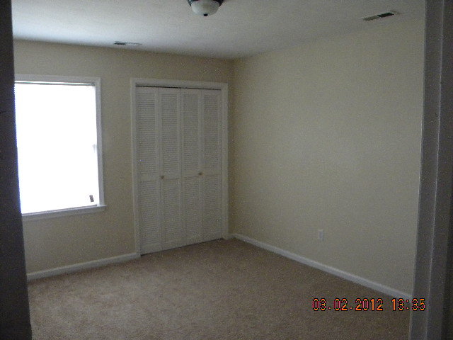 5331 Twilight Road Roanoke, VA 24019 - Photo 11 of 14 an empty room with a window