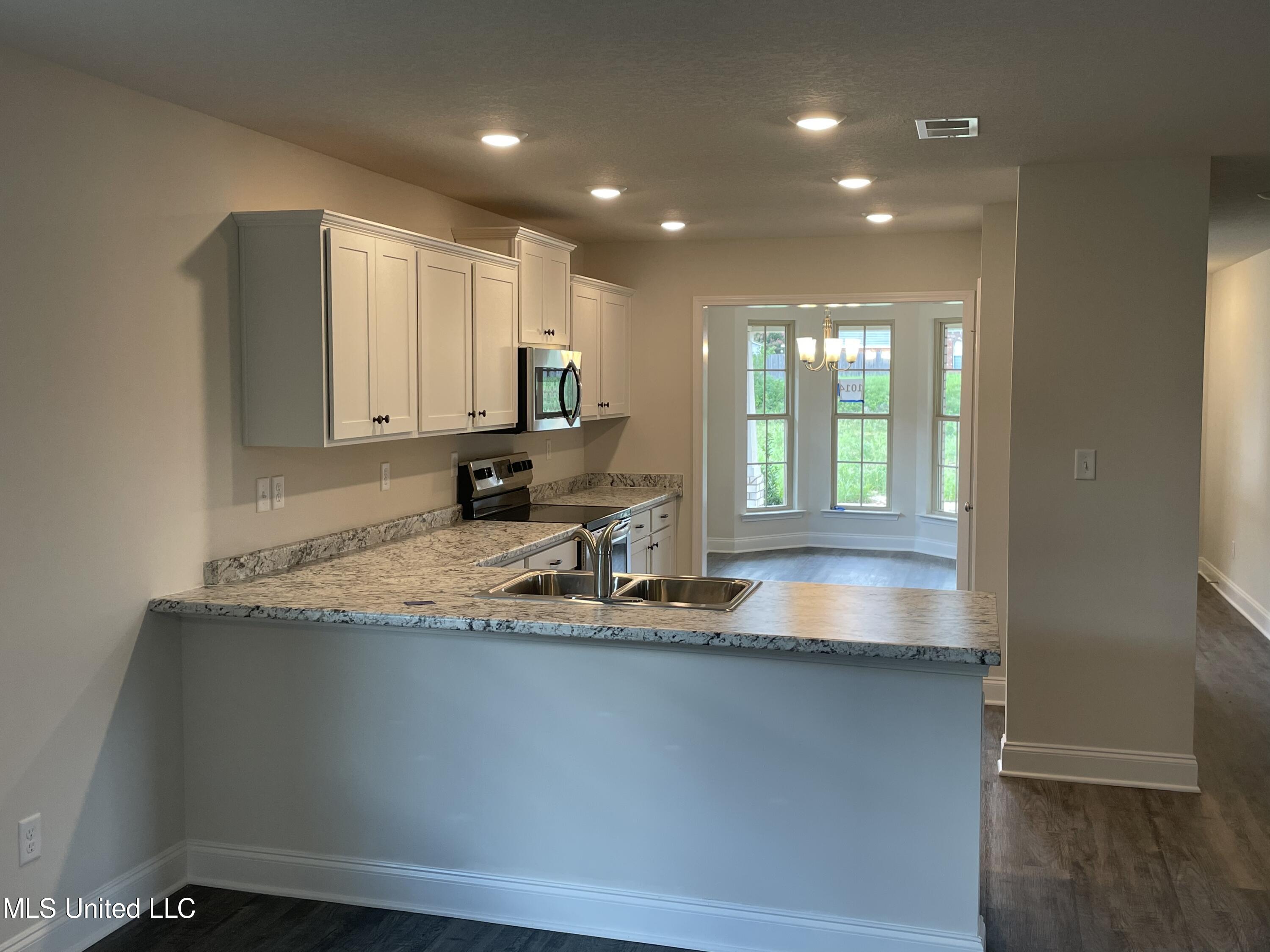 1544 Reece Drive South Southaven, MS 38671 - Photo 3 of 13 58789A21-E3EE-4C15-AD25-AF2F9366E950
